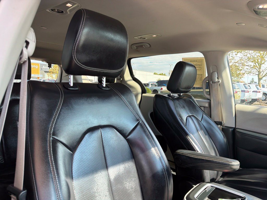 Used 2023 Chrysler Pacifica Touring-L FWD image 22