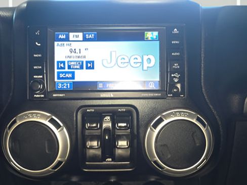 Used 2012 Jeep Wrangler Unlimited Sahara w/ Connectivity Group AWD/4WD image 17