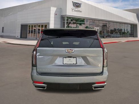 Certified 2024 Cadillac Escalade Premium Luxury image 4