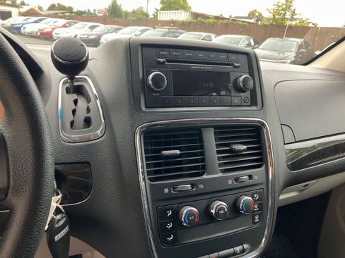 Used 2014 Dodge Grand Caravan American Value Package image 25
