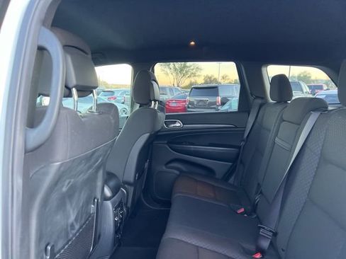 Used 2019 Jeep Grand Cherokee Laredo w/ Security & Convenience Group image 20