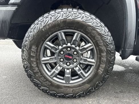 Used 2024 GMC Sierra 1500 AT4X image 12