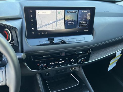 Certified 2025 Nissan Rogue Platinum w/ Tech Package image 15