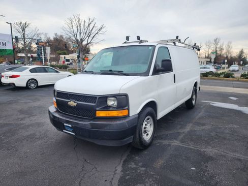 Used 2017 Chevrolet Express 2500 image 1