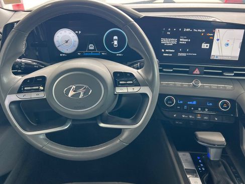 Used 2023 Hyundai Elantra SEL w/ Convenience Package FWD image 11