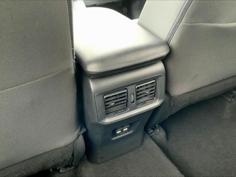 Used 2021 Toyota RAV4 XLE FWD image 39