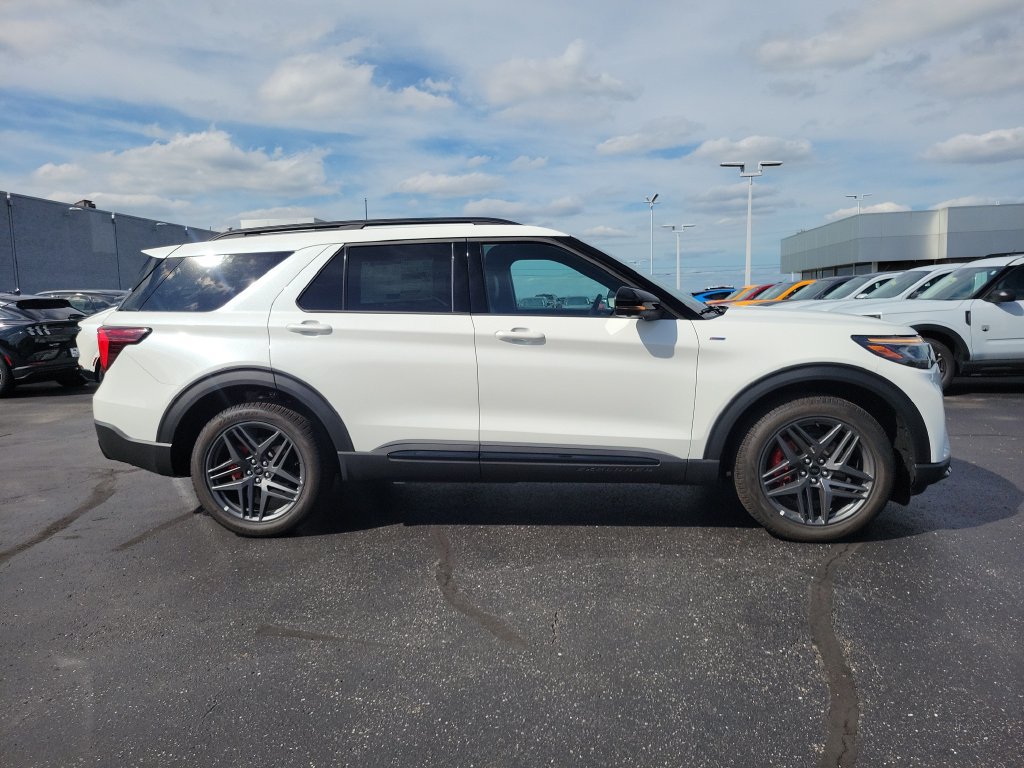 New 2026 Ford Explorer ST-Line w/ ST-Line Street Pack AWD/4WD image 3