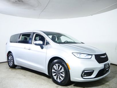 Used 2023 Chrysler Pacifica Touring-L