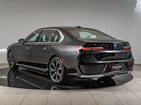 Used 2024 BMW i7 eDrive50 RWD image 7