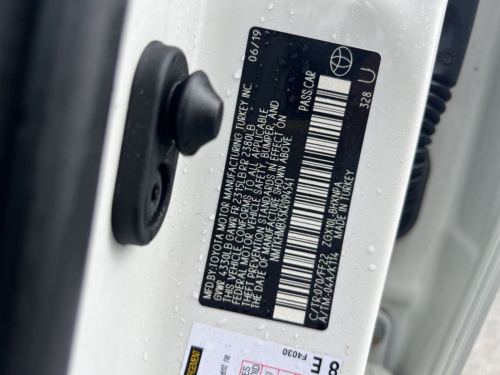 Used 2019 Toyota C-HR XLE FWD image 23