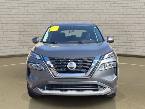 Used 2021 Nissan Rogue SV image 2