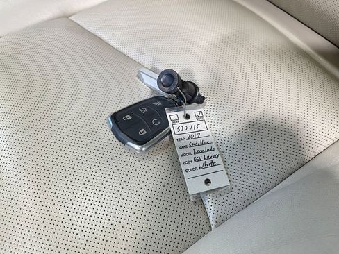 Used 2017 Cadillac Escalade ESV Luxury image 41