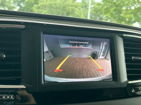 Used 2023 Chrysler Voyager LX FWD image 23
