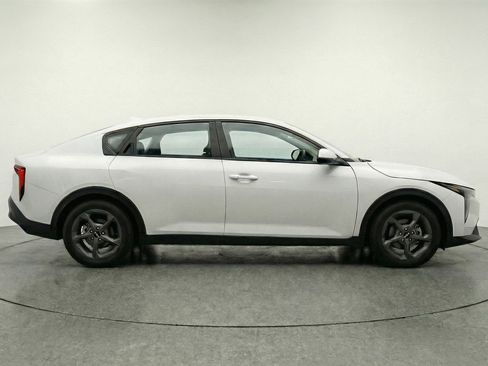 Used 2025 Kia K4 LXS image 9