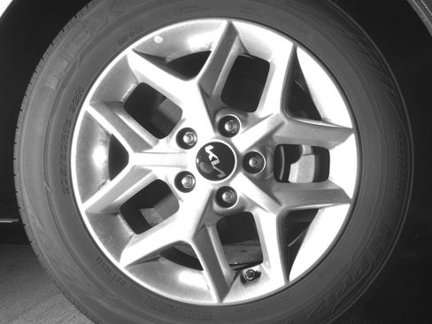 Used 2025 Kia Soul LX w/ LX Technology Package image 13