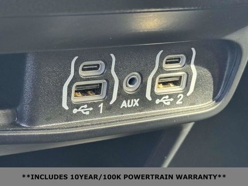 Used 2025 Chrysler Pacifica Select FWD image 28