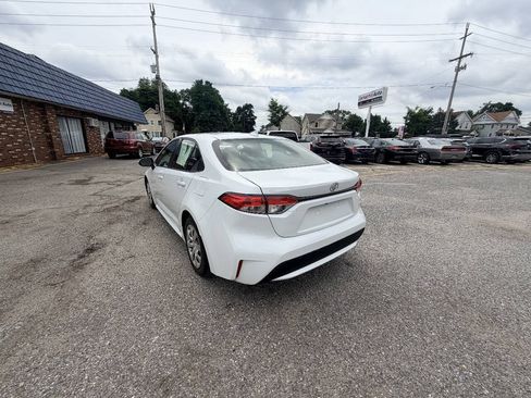 Used 2022 Toyota Corolla LE FWD image 21