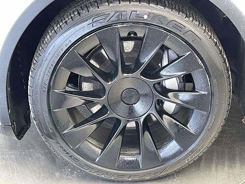 Used 2020 Tesla Model Y Long Range image 11