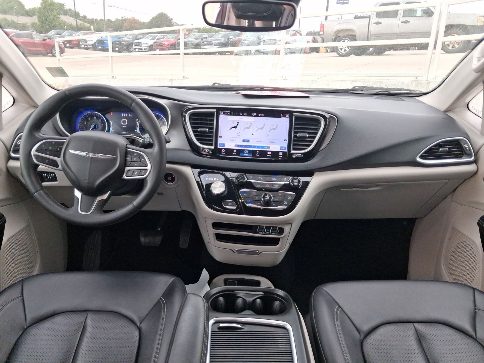 Used 2024 Chrysler Pacifica Touring-L FWD image 13