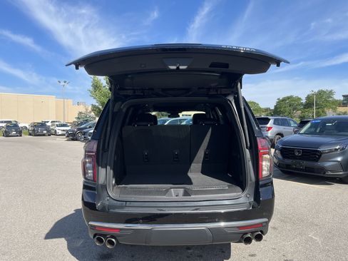 Used 2023 Chevrolet Tahoe Premier AWD/4WD image 11
