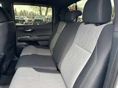 Used 2020 Toyota Tacoma TRD Off-Road AWD/4WD image 15