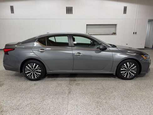 Used 2023 Nissan Altima 2.5 SV FWD image 5