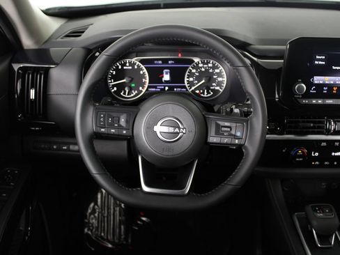 Certified 2025 Nissan Pathfinder SV w/ Black Appearance Package FWD image 10