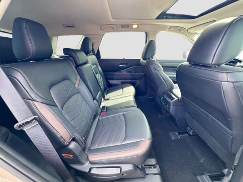 Used 2025 Nissan Pathfinder Platinum w/ Cargo Package AWD/4WD image 31