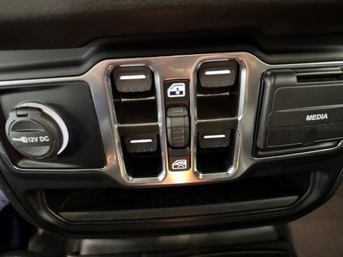 Used 2024 Jeep Wrangler Unlimited Sport AWD/4WD image 19