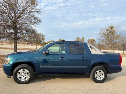 Used 2007 Chevrolet Avalanche LT w/ LT Preferred Equipment Group image 4
