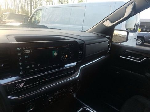 Used 2024 Chevrolet Silverado 1500 LT Trail Boss w/ Protection Package AWD/4WD image 9