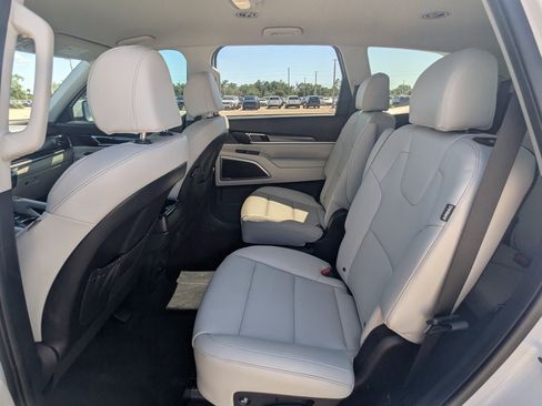 Certified 2024 Kia Telluride S image 16