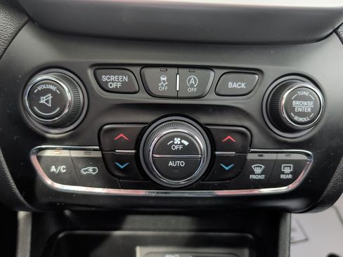 Used 2017 Jeep Cherokee Trailhawk w/ Comfort/Convenience Group image 14