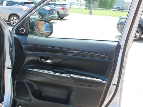 Used 2017 Mitsubishi Outlander SEL FWD image 23