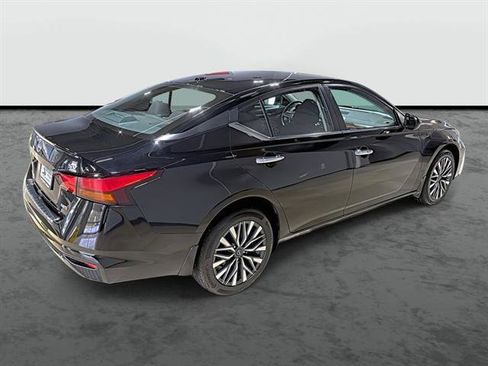 Used 2023 Nissan Altima 2.5 SV AWD/4WD image 4