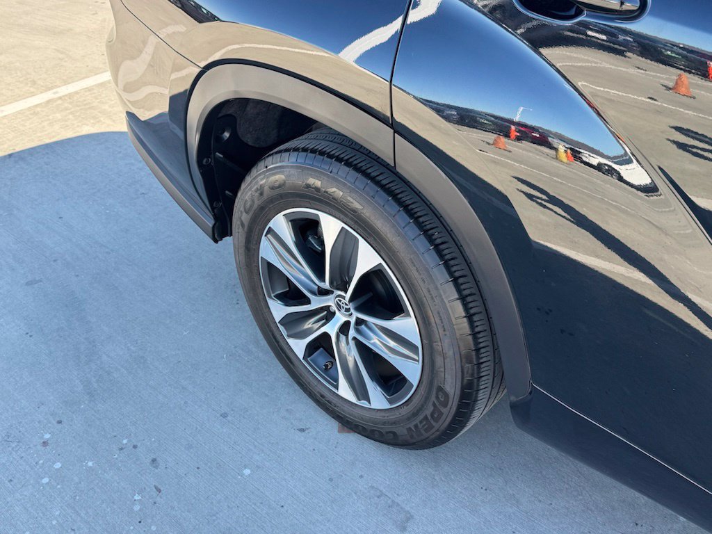 Used 2022 Toyota Highlander XLE FWD image 26