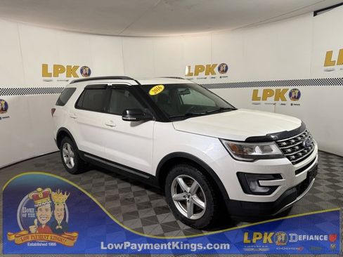 Used 2016 Ford Explorer XLT image 1