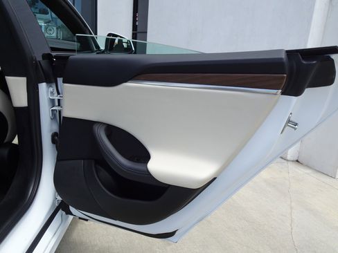 Used 2022 Tesla Model S AWD/4WD image 19