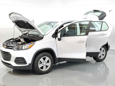 Used 2019 Chevrolet Trax LS image 11