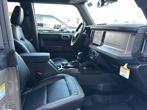 New 2025 Ford Bronco Outer Banks w/ Sasquatch Package image 14