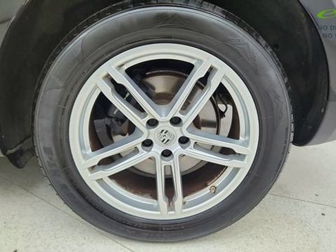 Used 2018 Porsche Macan AWD/4WD image 55