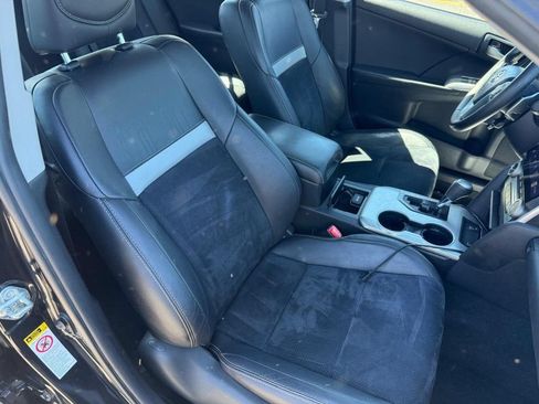 Used 2012 Toyota Camry SE w/ Leather Pkg FWD image 6