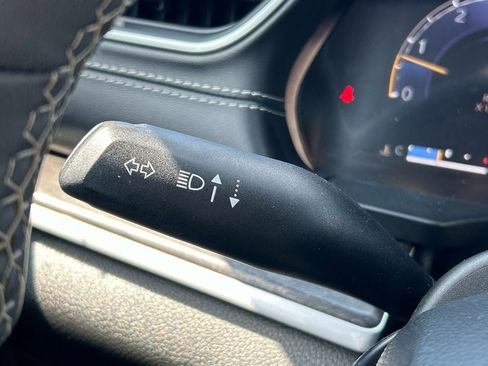 Used 2023 Jeep Grand Cherokee Limited w/ Black Appearance Package image 27