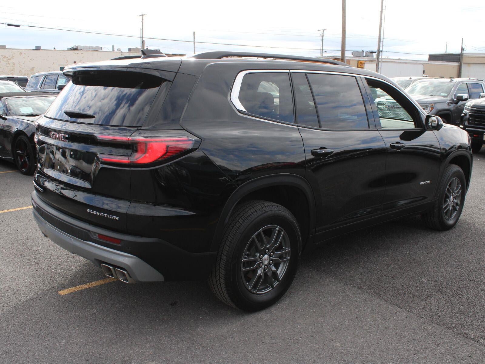 Certified 2026 GMC Acadia Elevation AWD/4WD image 4