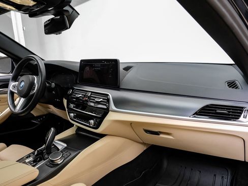 Used 2023 BMW 530e 530e iPerformance w/ M Sport Package image 17