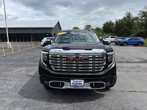 Used 2024 GMC Sierra 1500 Denali w/ Technology Package AWD/4WD image 2