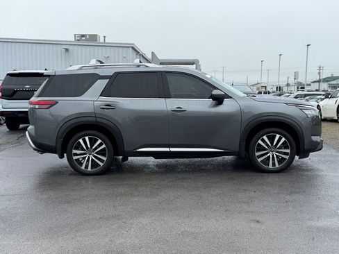 Used 2025 Nissan Pathfinder Platinum w/ Cargo Package FWD image 4