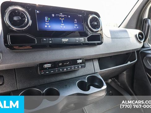Used 2025 Mercedes-Benz Sprinter 2500 image 38