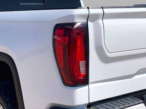 Used 2021 GMC Sierra 1500 AT4 w/ AT4 Preferred Package AWD/4WD image 29