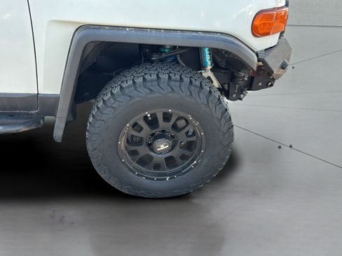 Used 2010 Toyota FJ Cruiser 4WD image 34
